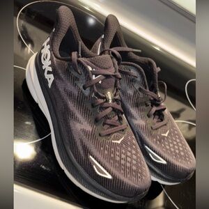 Hoka One One Women’s Clifton 9